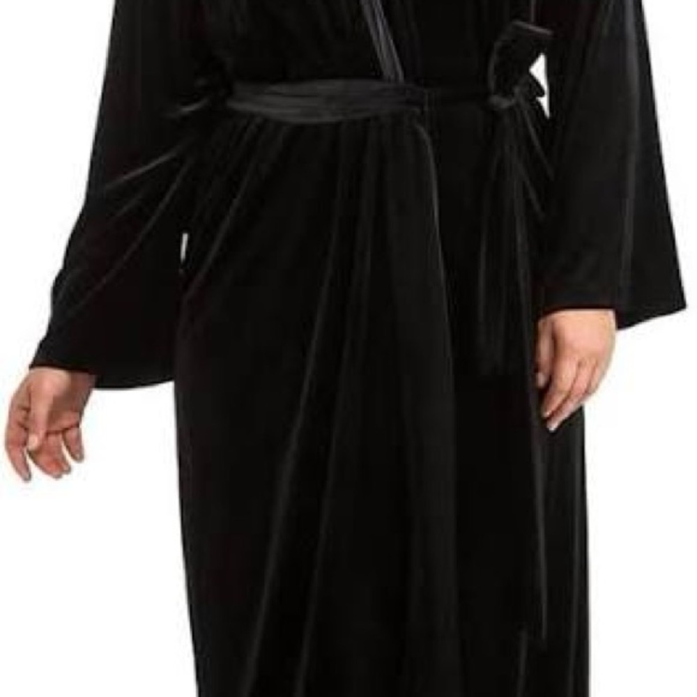 Oscar de la Renta Black Velvet Robe